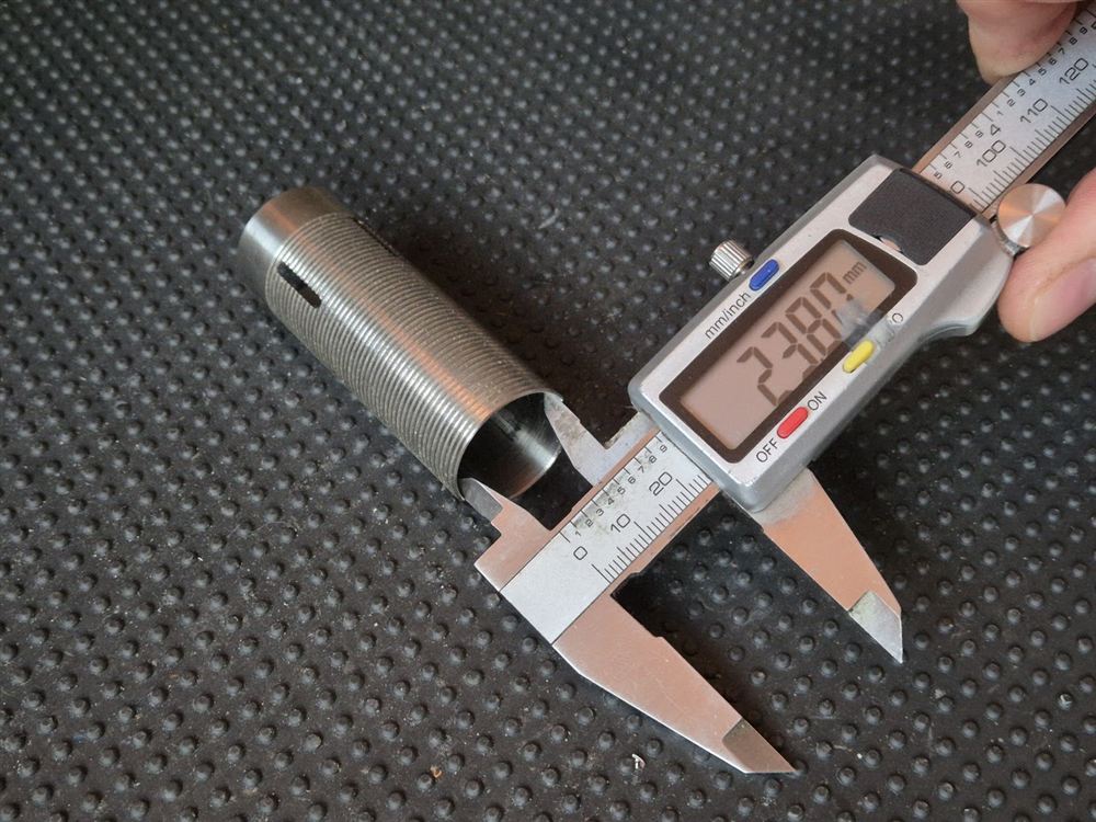 Measuring the cylinder inner diameter with calipers: 23.80 mm